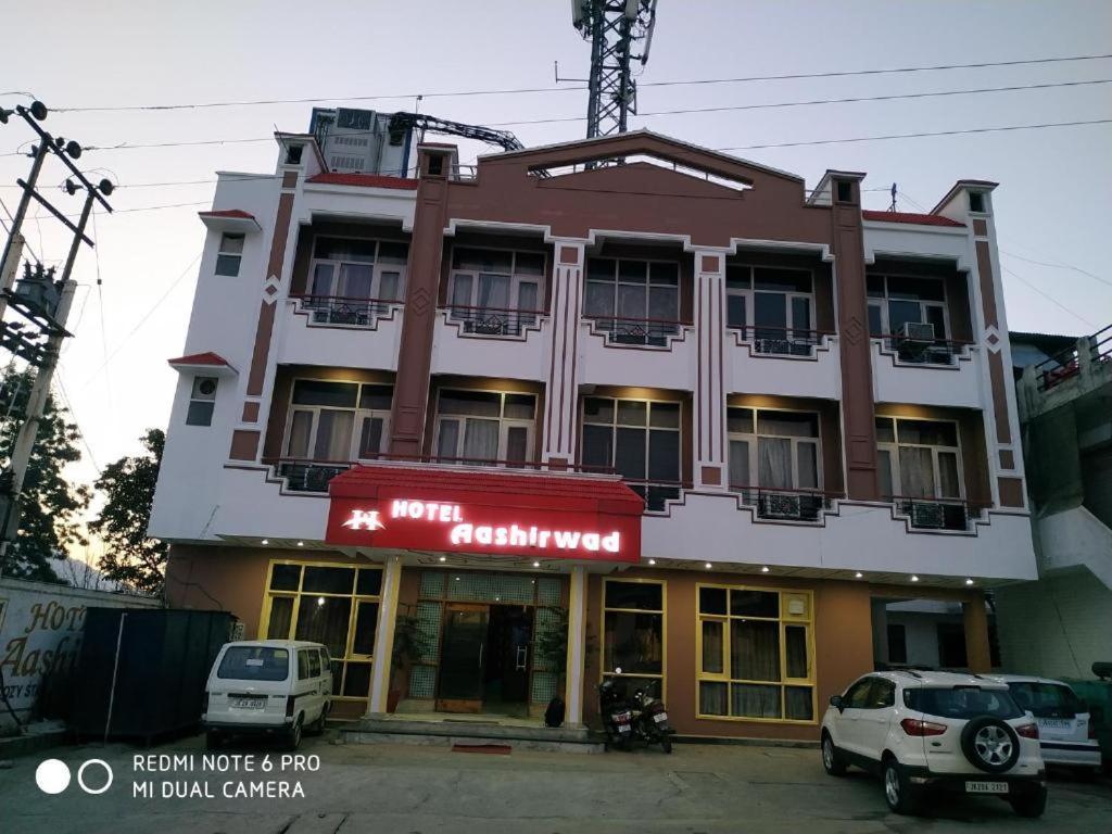 Aashirwad Hotel Katra  Eksteriør billede