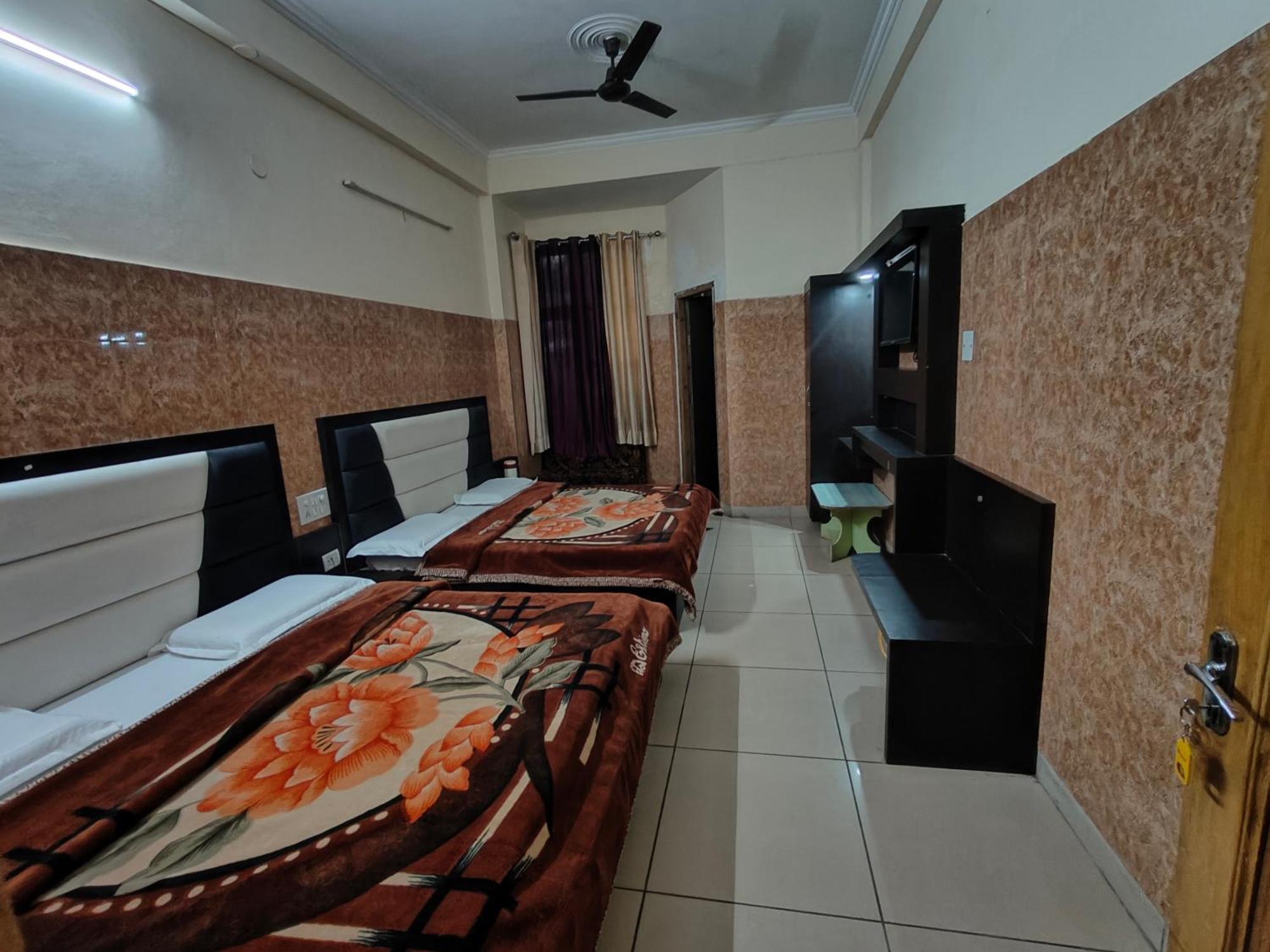 Aashirwad Hotel Katra  Eksteriør billede