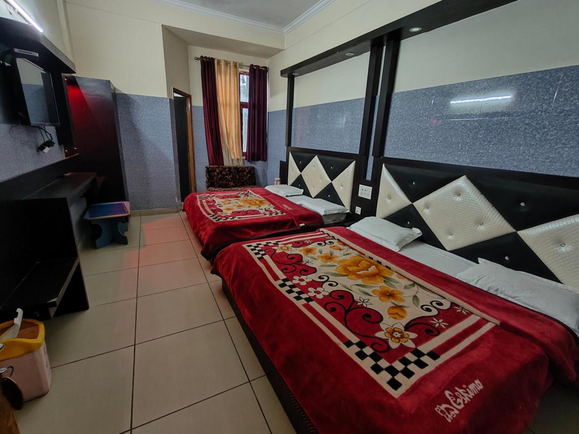 Aashirwad Hotel Katra  Eksteriør billede